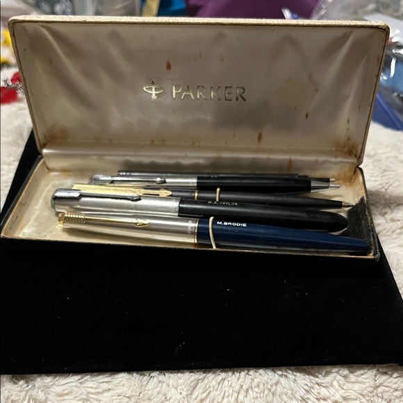Parker Silver and Black Pen Set